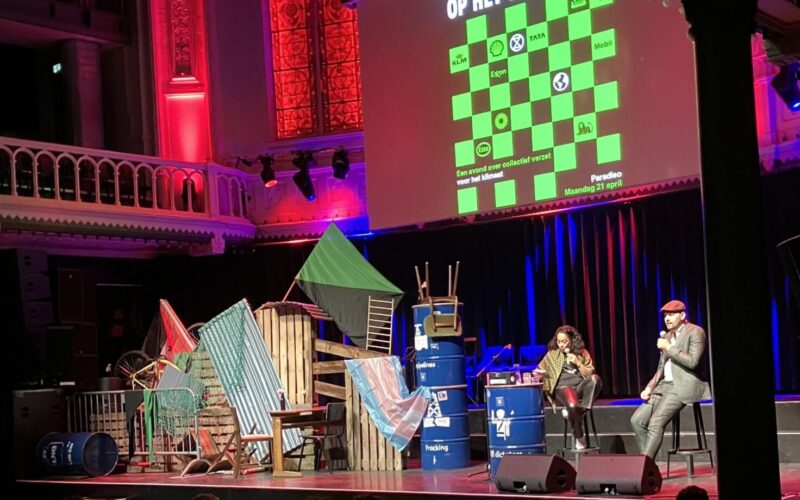 Jelle de Graaf (r) bij de boekpresentatie in Paradiso (foto:René Danen).